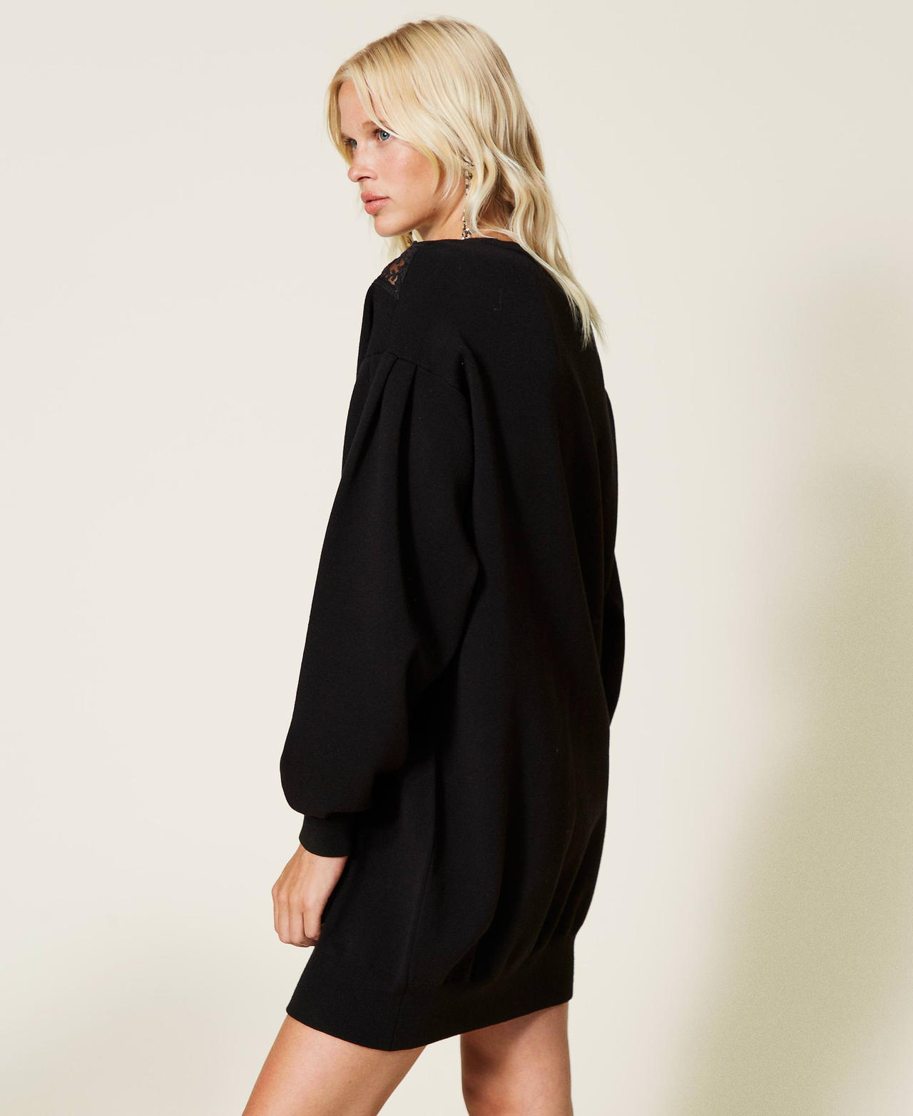 Strickkleid mit Spitze und Logo Schwarz Frau 212TT3041-02