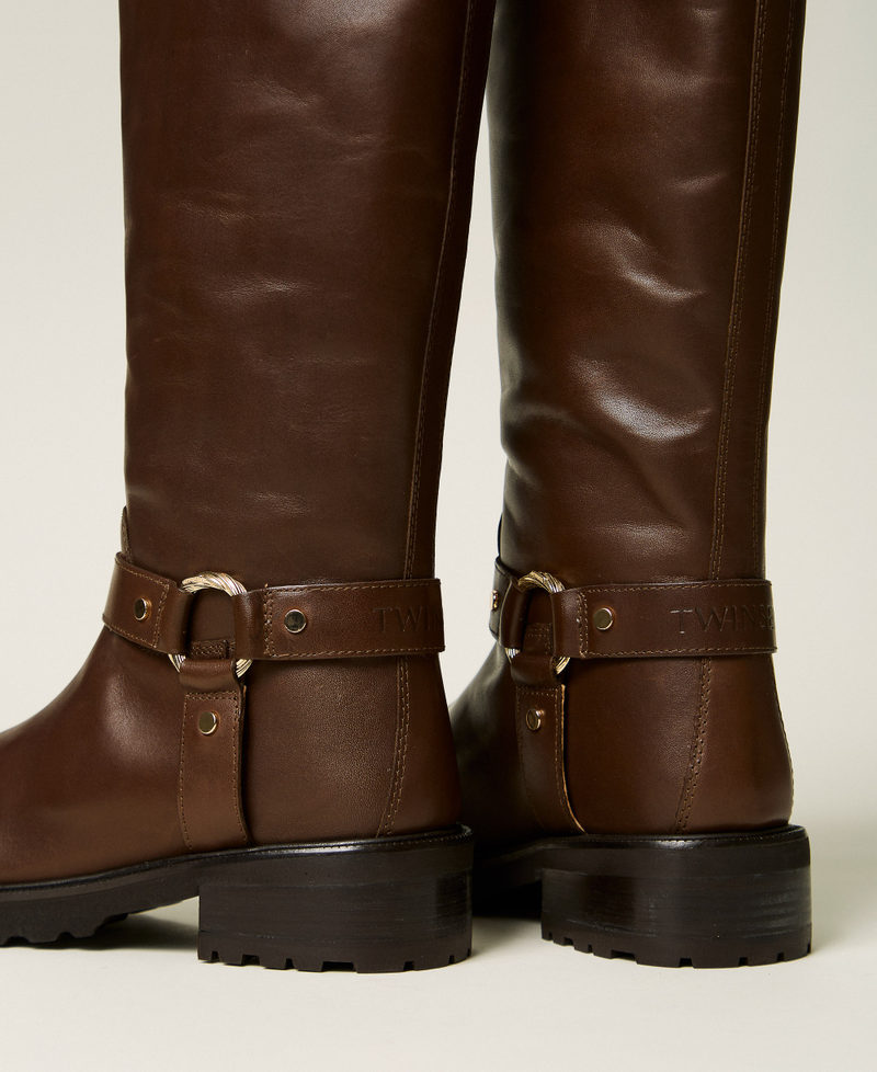 Hohe Bikerstiefeletten aus Leder mit Ring Darkness Brown Frau 262TCP064_13411_03