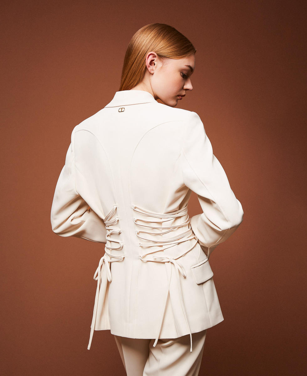 Blazer aus Cr&ecirc;pe-Cady mit Schn&uuml;ren Perlmutt Frau 252TP2285_00059_PC