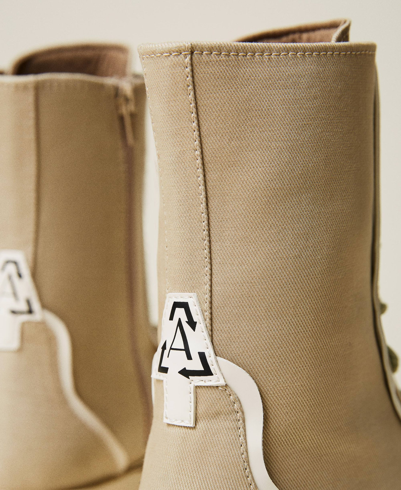 Bottines motardes avec bords contrastés
