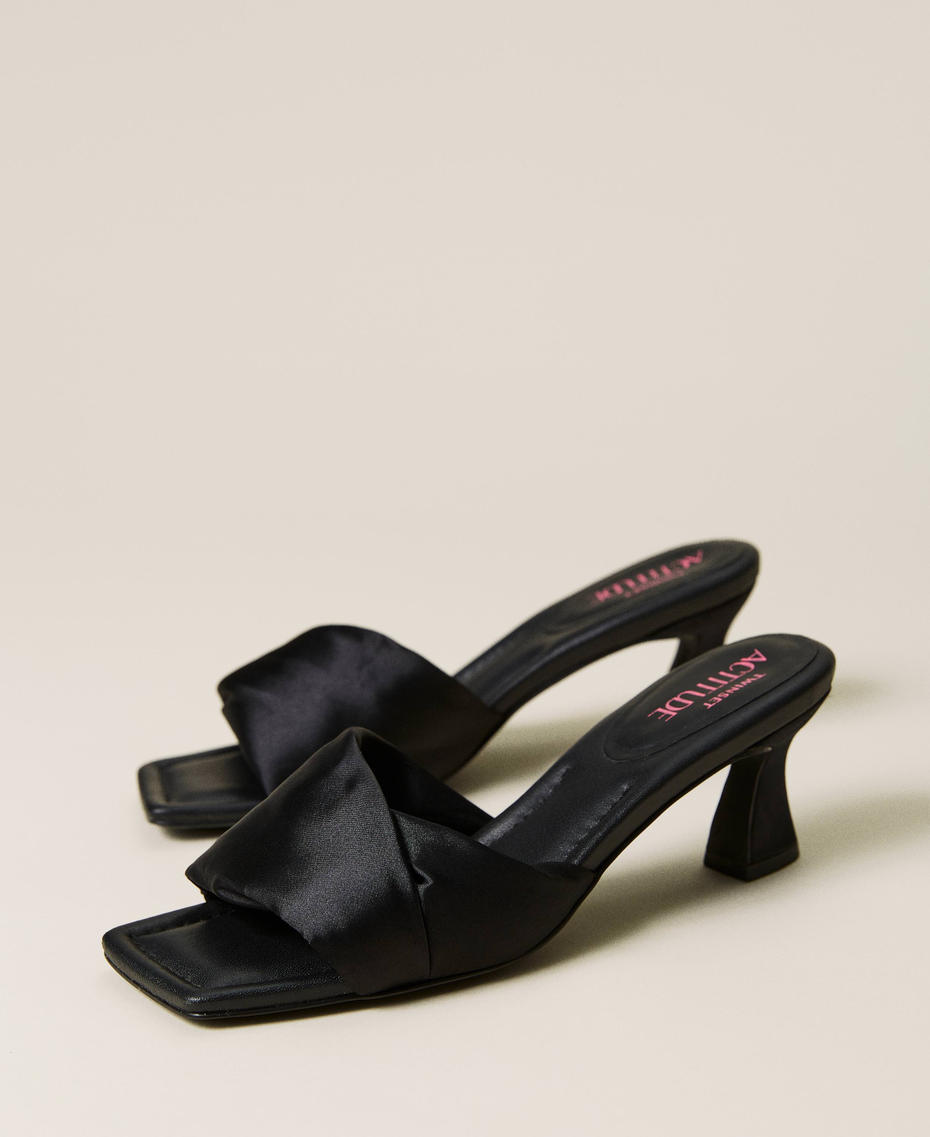 Sandales mules avec bande croisée Noir Femme 221ACT10G-01