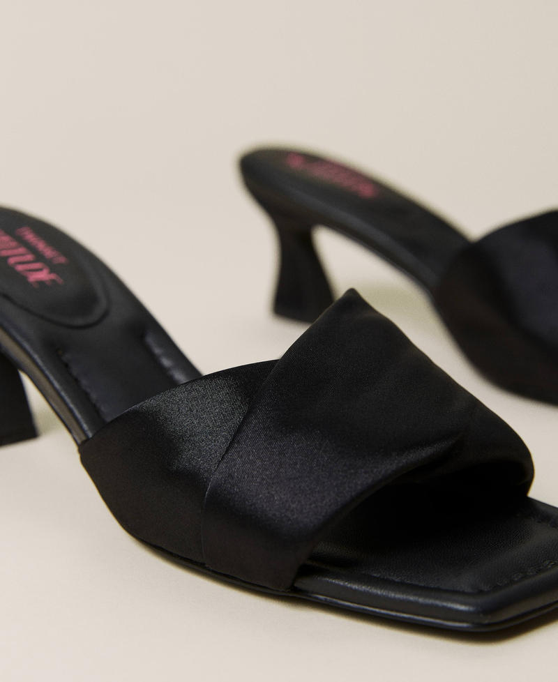 Mules with criss-cross