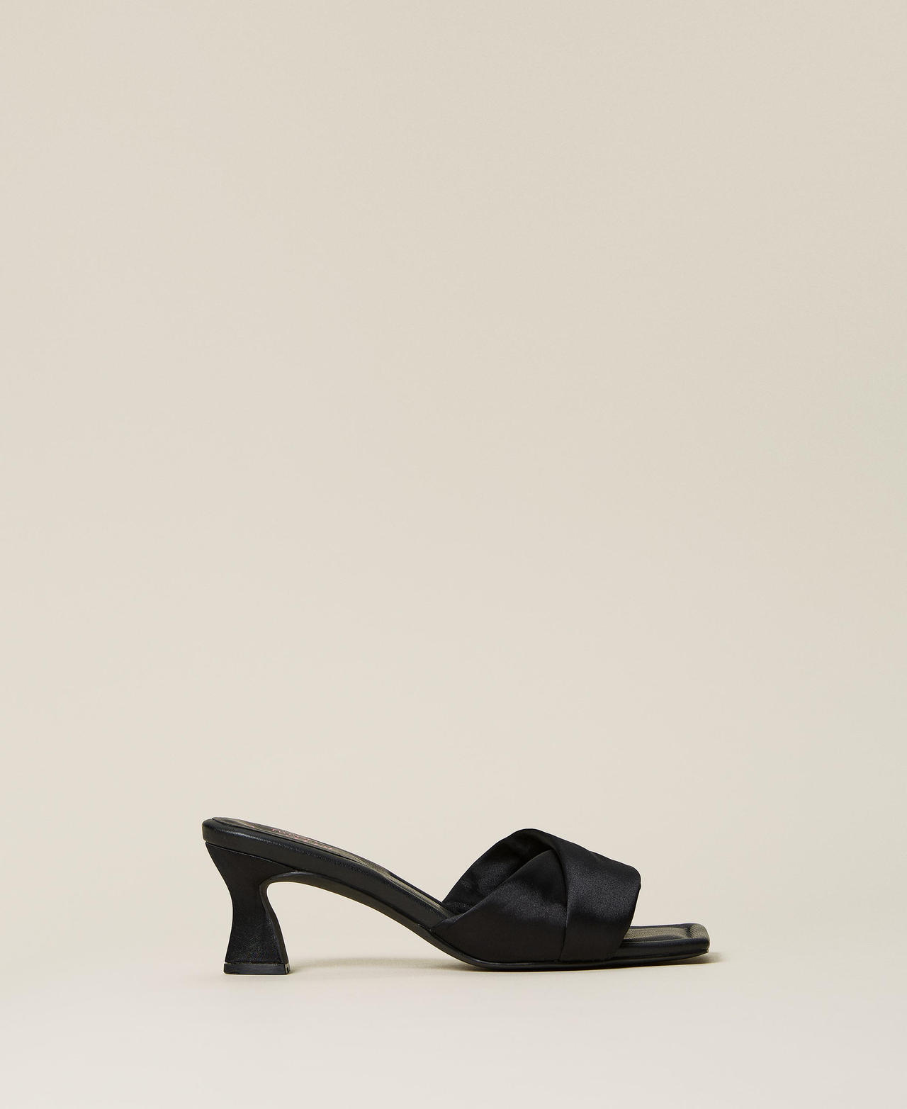Mules with criss-cross Black Woman 221ACT10G-03