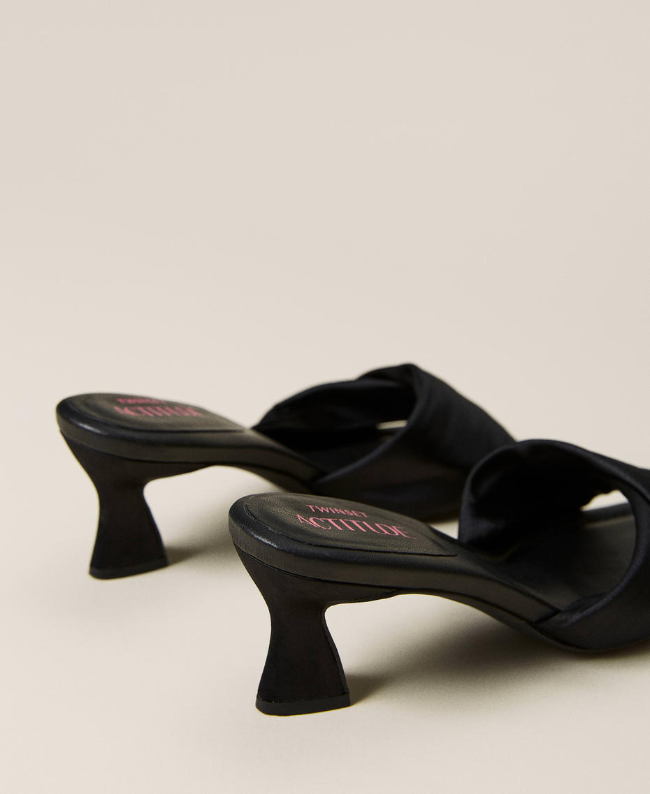 Mules with criss-cross