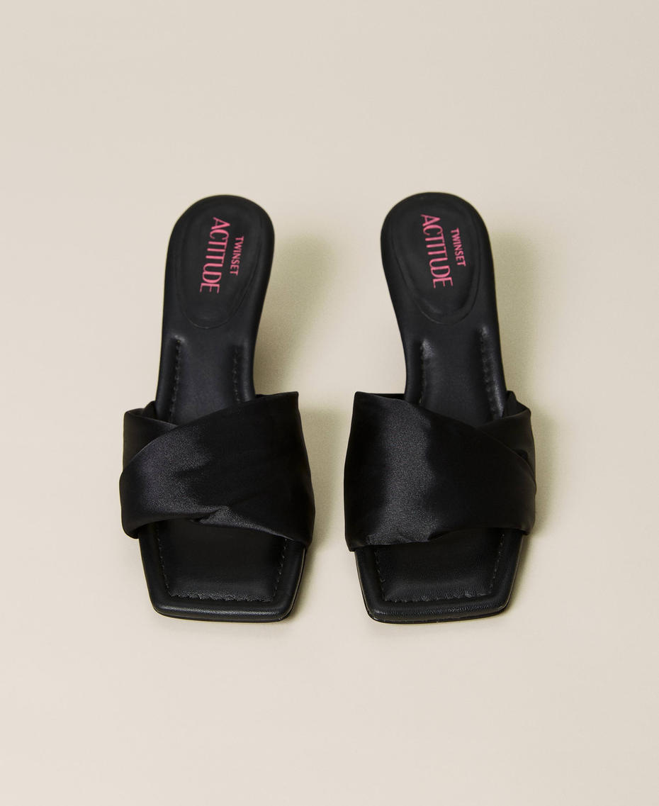 Sandales mules avec bande croisée Noir Femme 221ACT10G-05