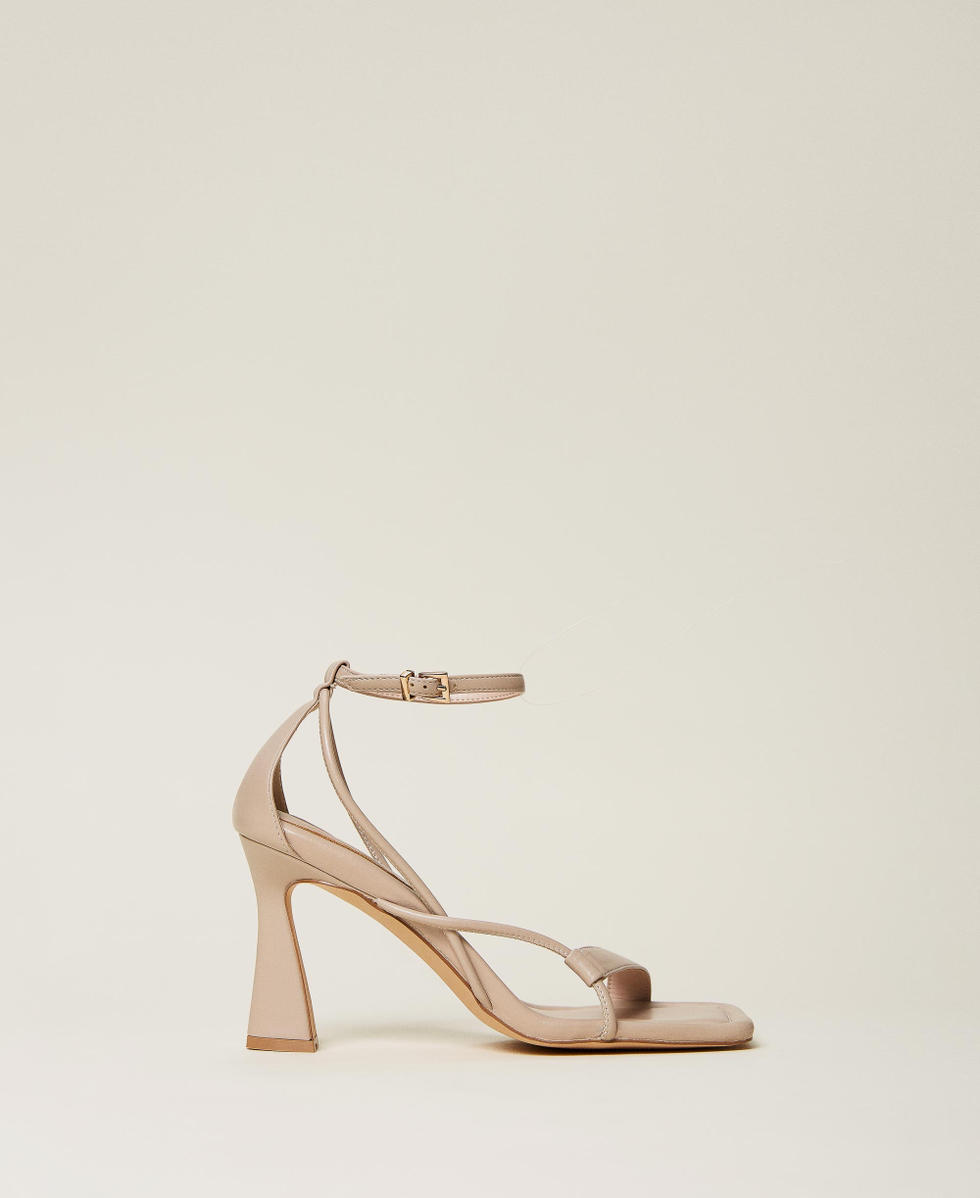 Sandals with top high straps