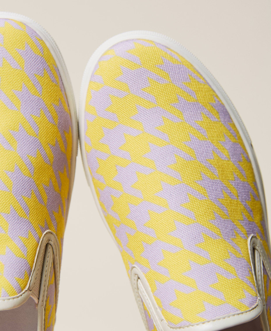 Sneakers slip on estampadas Pata de Gallo Morado «Pastel Lilac» / Amarillo Vivo Mujer 221ACT152-04