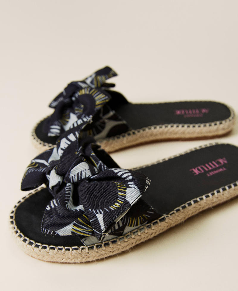 Slide-Sandale mit Schleife „Flower Stripes“-Print Frau 221ACT170-01