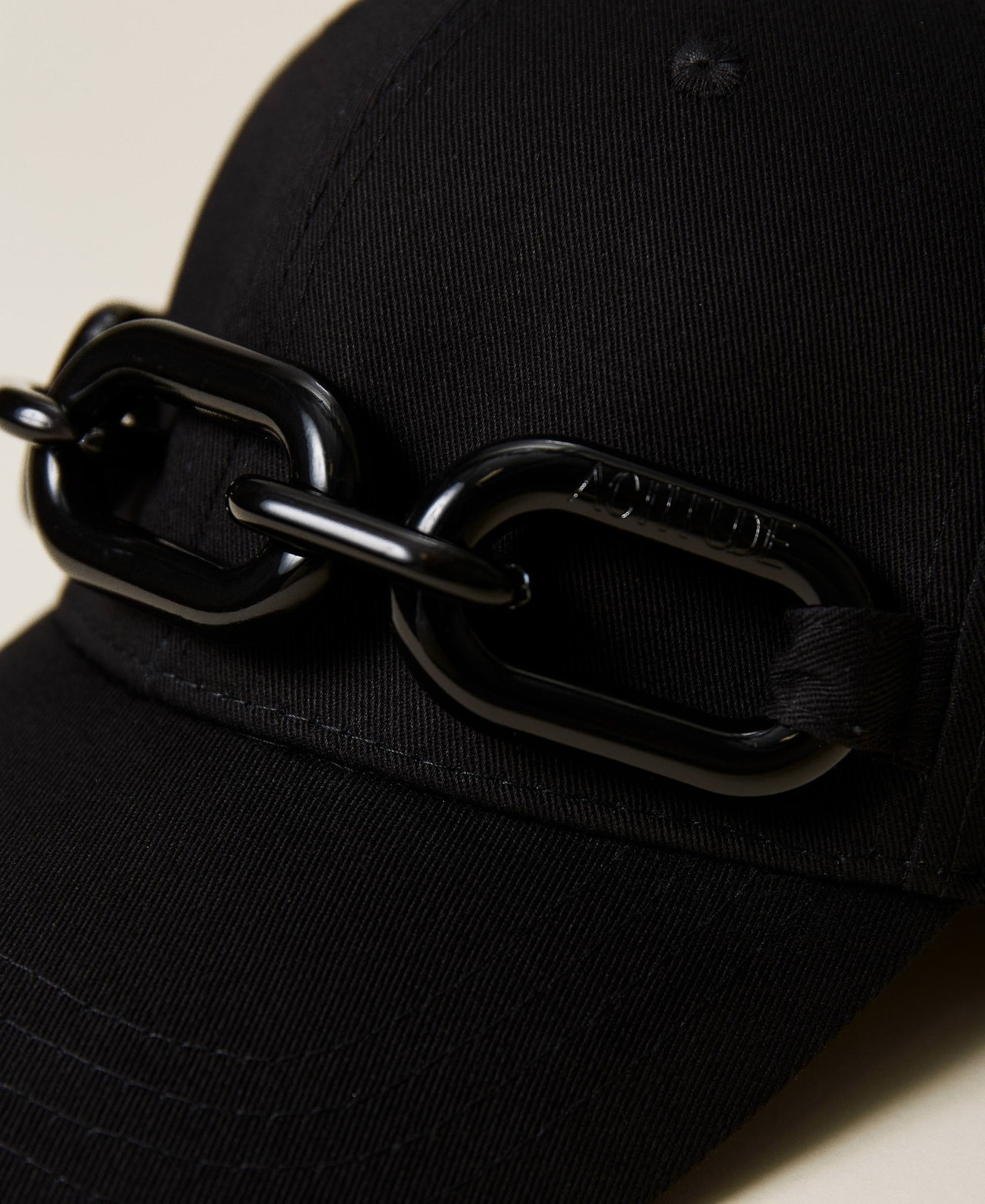 Baseball cap with chain