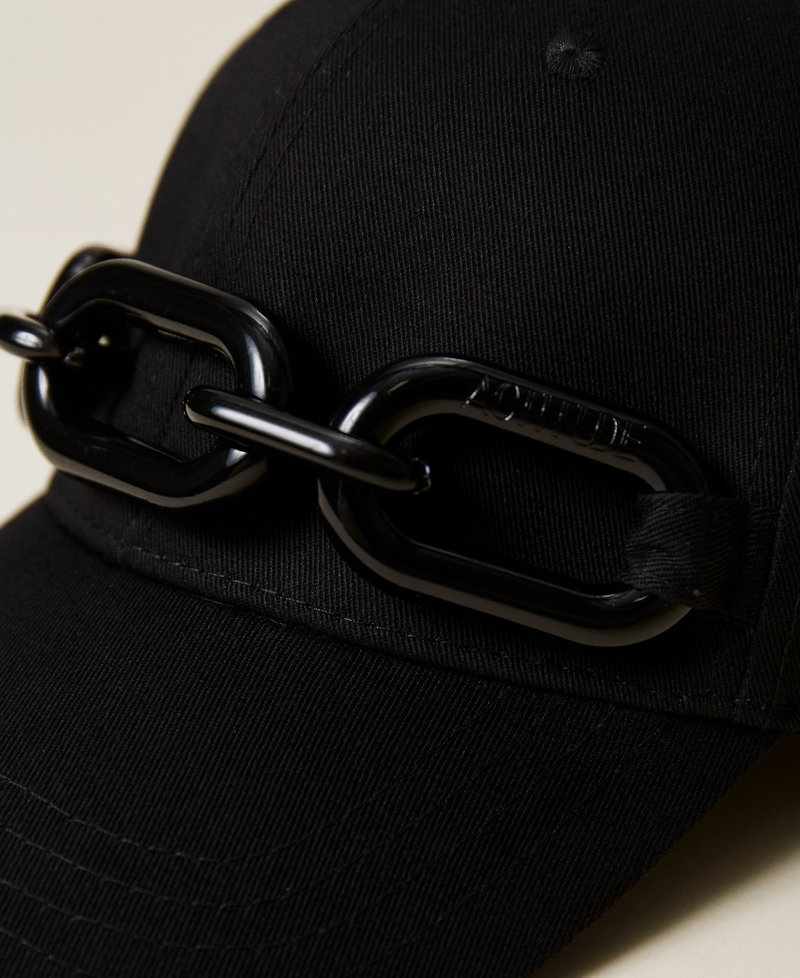 Baseball cap with chain
