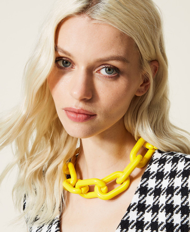 Halskette aus Maxikettengliedern Leuchtendes Gelb Frau 221AO5317-0S