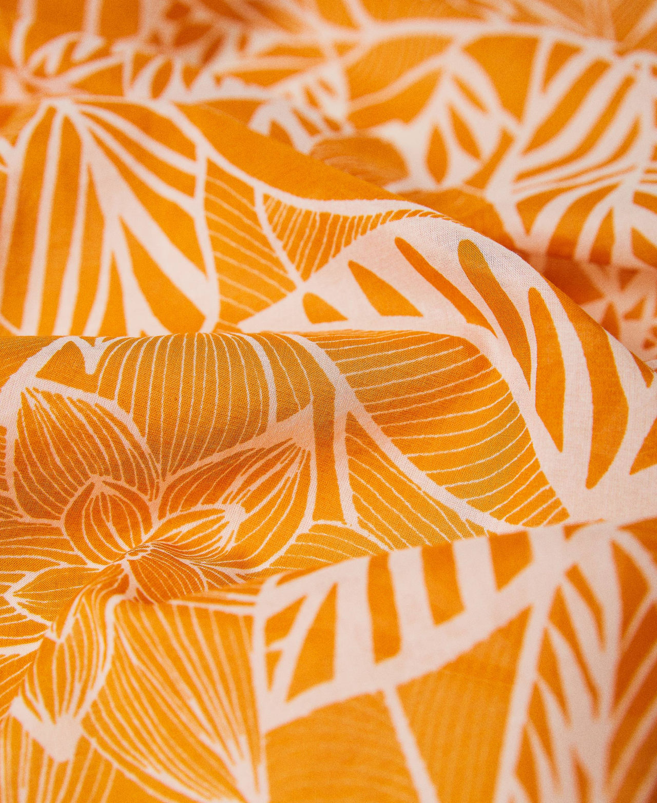 Printed kefiah with tassels
