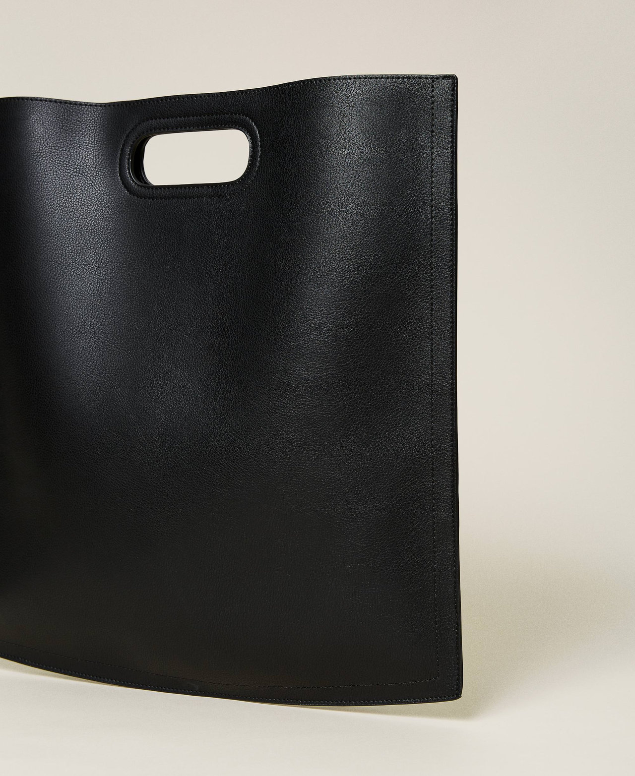 Складная сумка для ношения в руке с логотипом Черный женщина 221AO8031-03