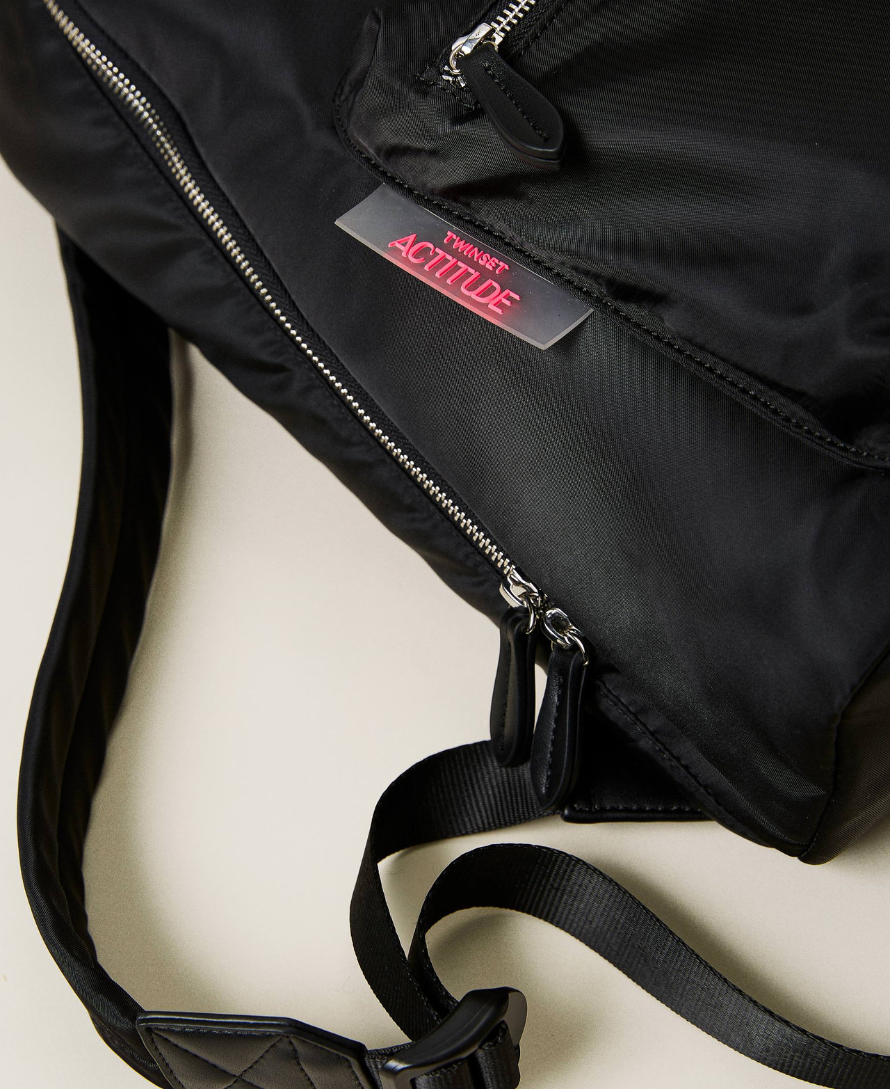 Rucksack aus technischem Gewebe mit Fronttasche und Logo Schwarz Frau 221AO8101-03