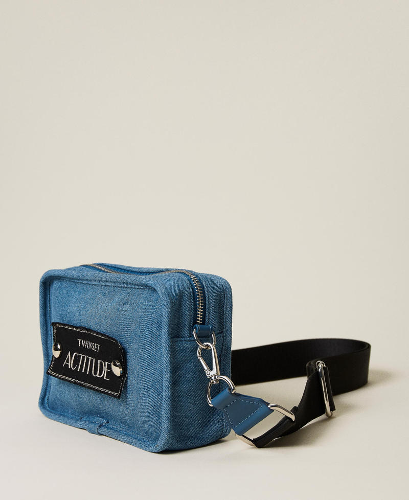 Umh&auml;ngetasche aus recyceltem Jeansstoff