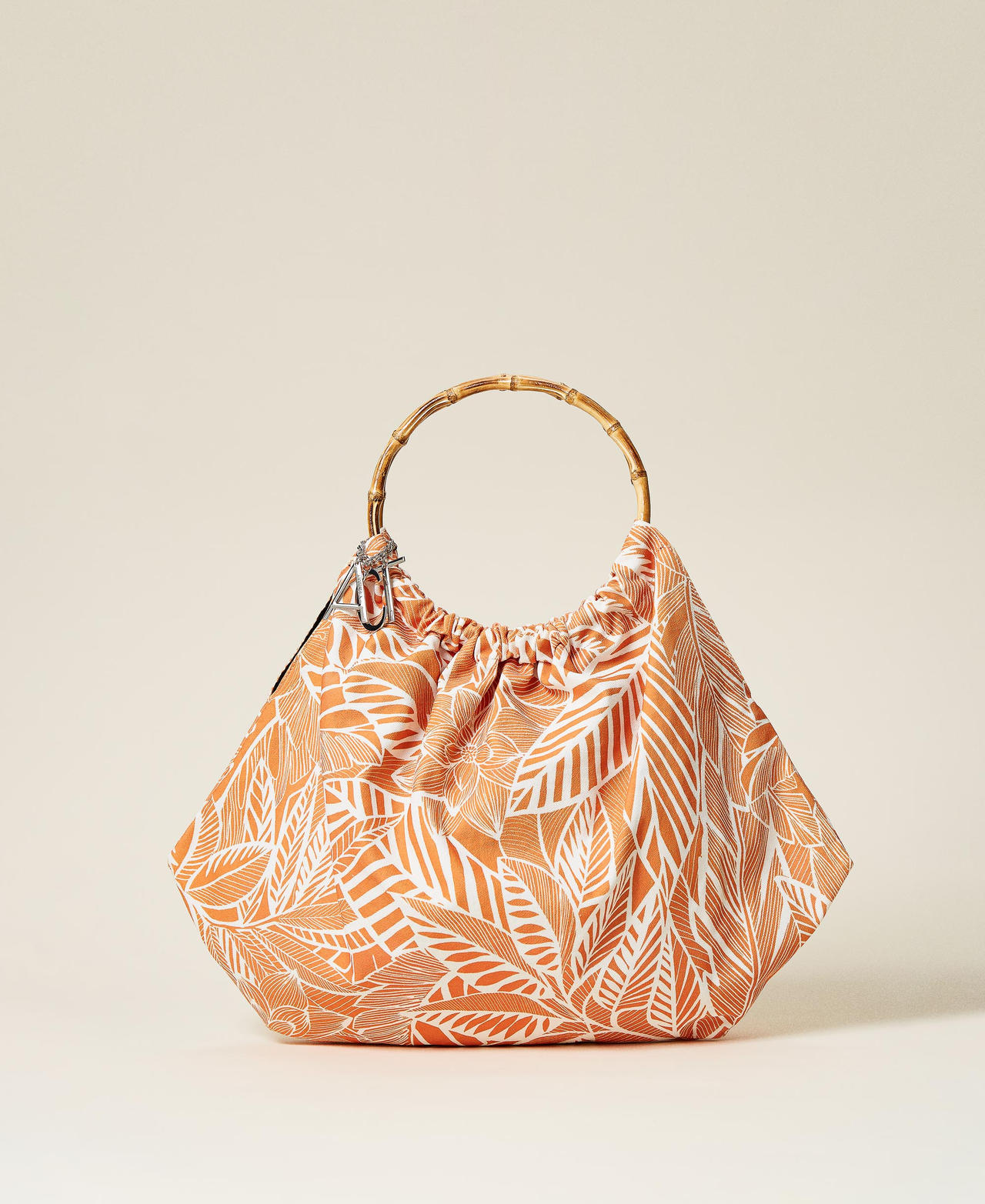 Bolso shopper de lona con colgantes