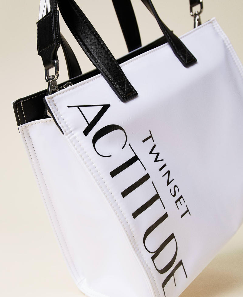 Medium shopper with logo