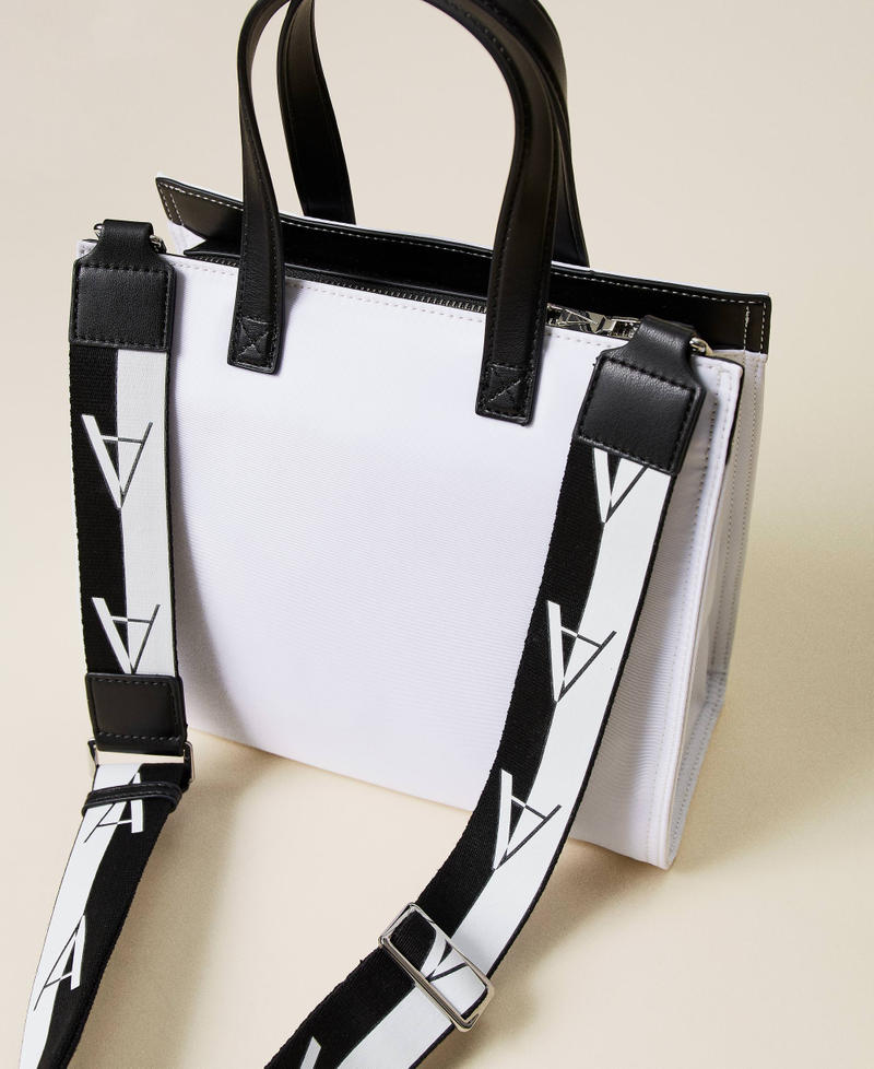 Medium shopper with logo