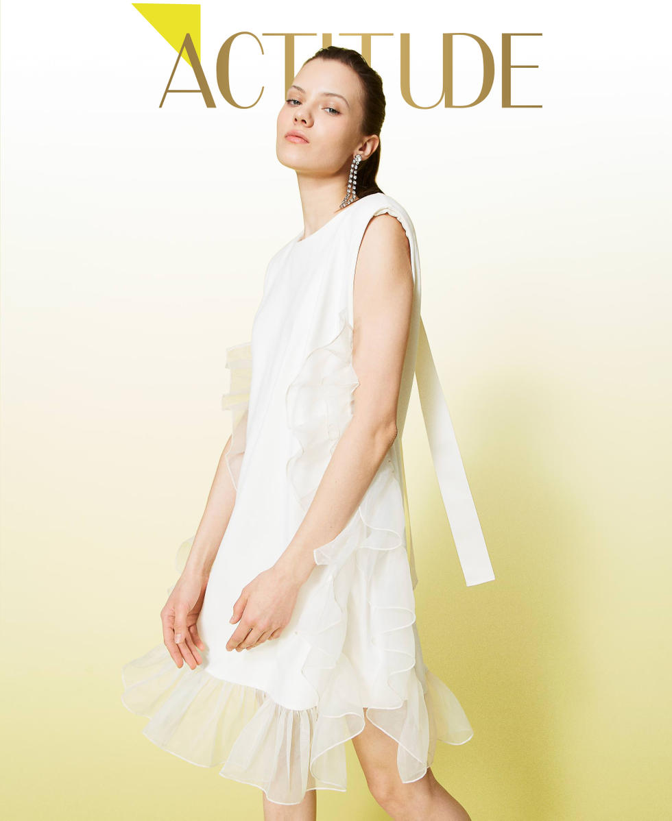 Abito corto con volant in organza