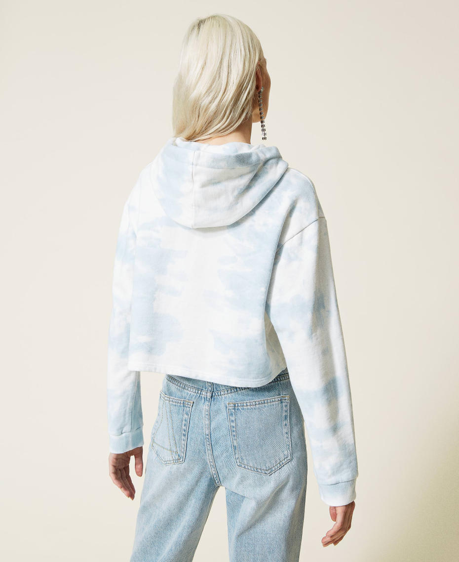 Boxy hoodie with zip. "Angel” Light Blue Woman 221AT2121-05