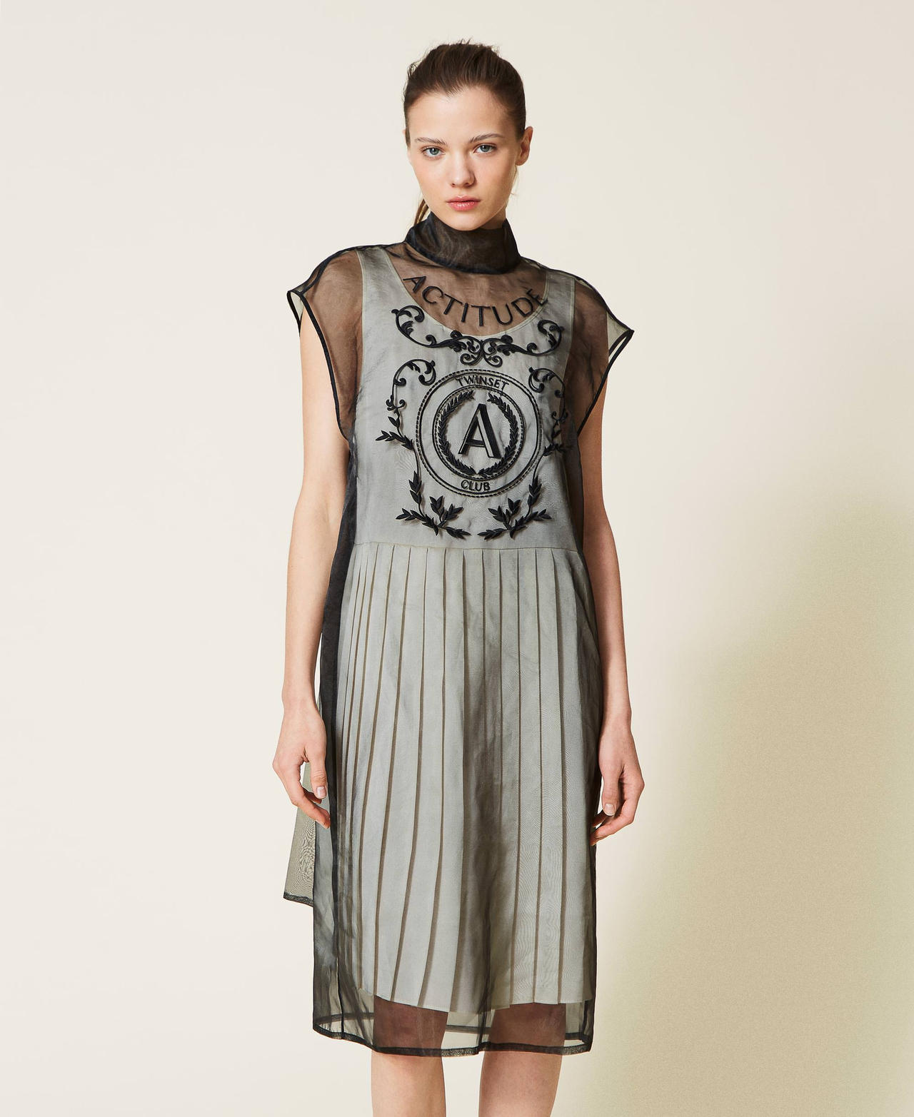 Kleid aus Organza mit Stickerei und Unterkleid Zweifarbig Schwarz / Chantily Frau 221AT2131-02