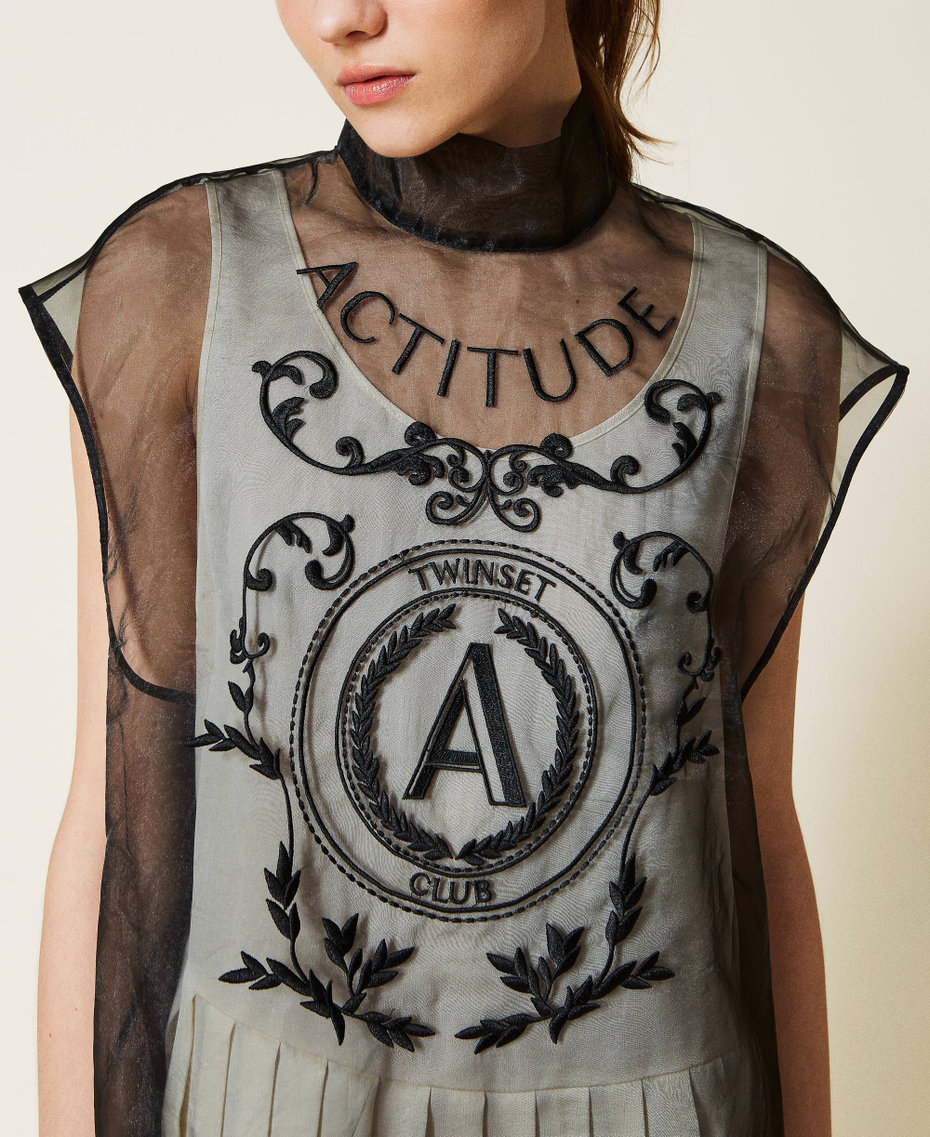 Robe en organza avec broderie et fond de robe