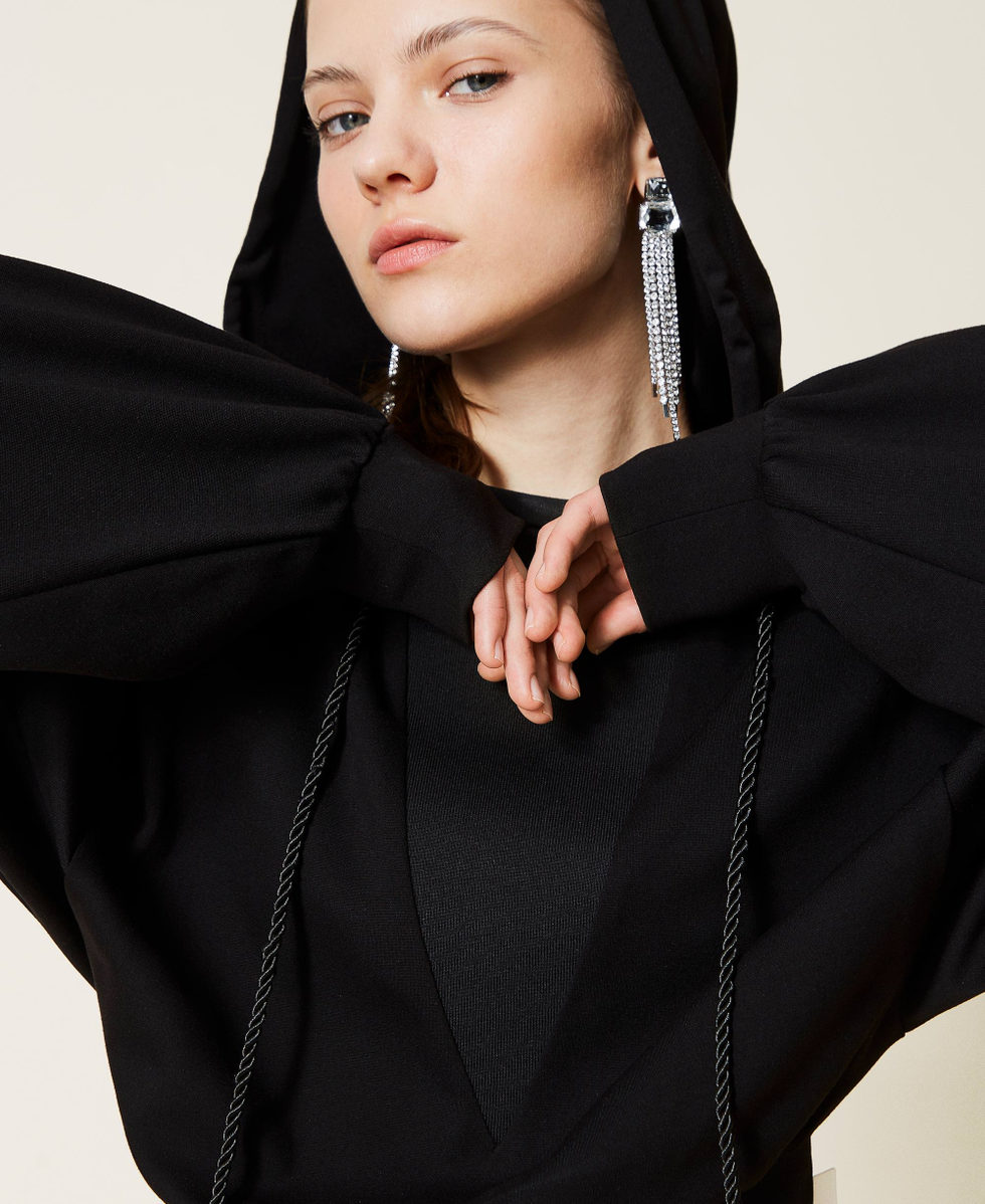 Hoodie with shoulder pads and drawstring