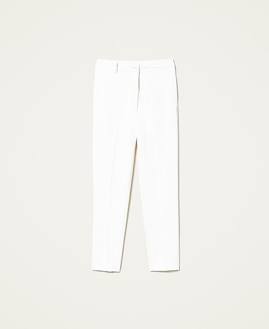 Hose mit asymmetrischem Verschluss