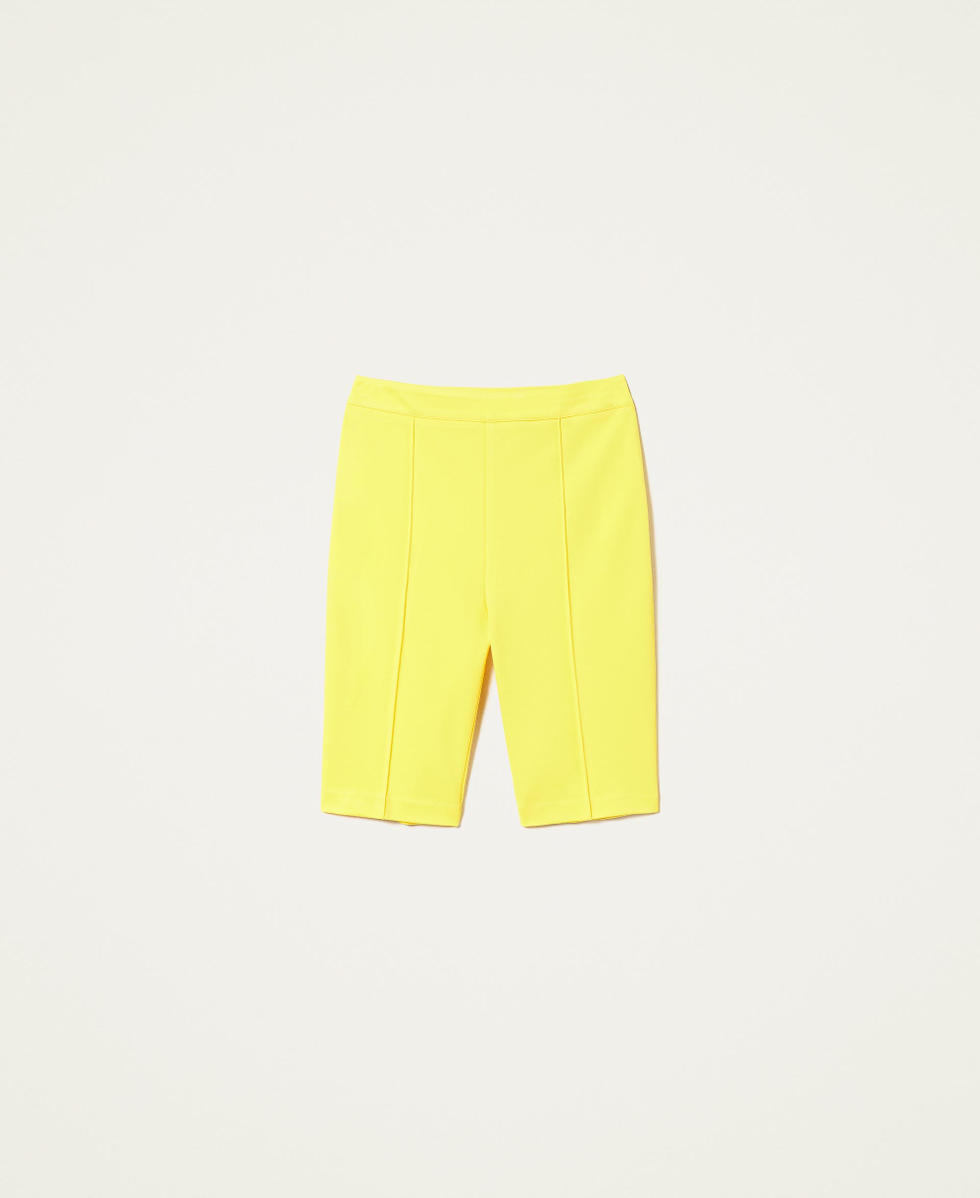 Fitted Bermuda trousers with pockets