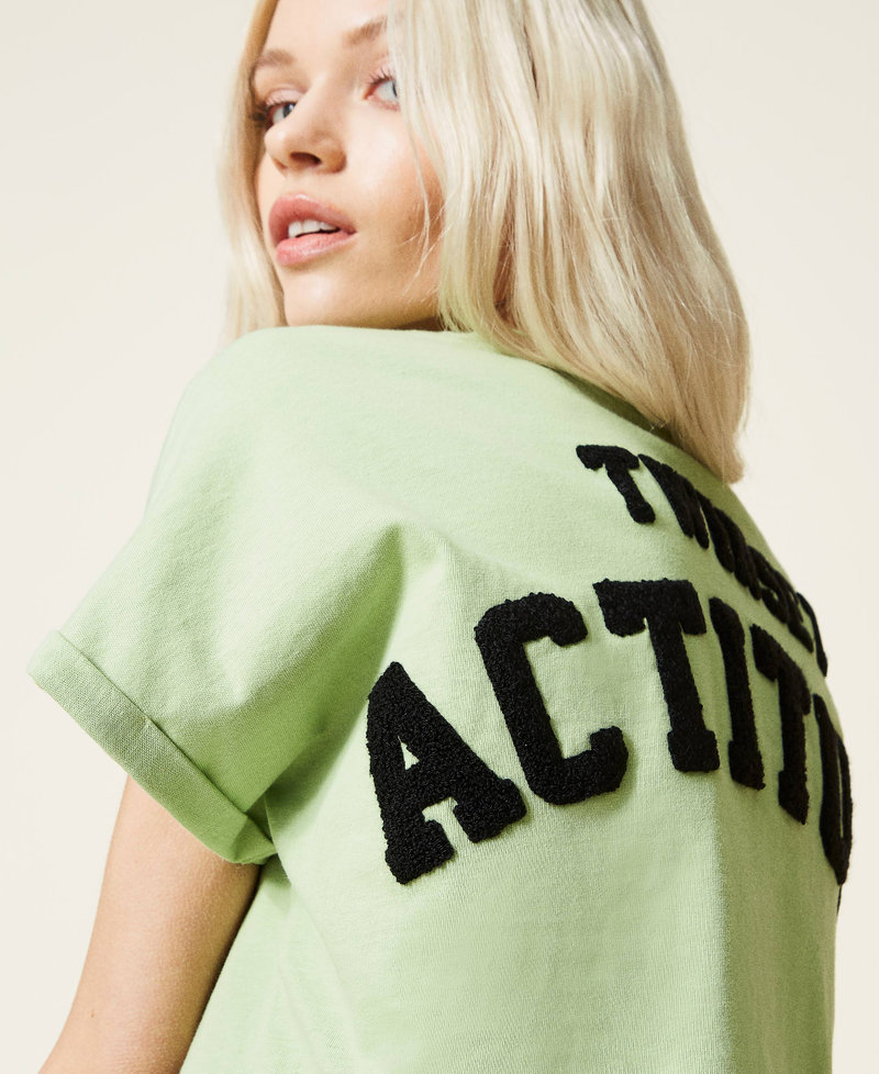 Укороченная футболка с вышитым логотипом Зеленый "Дымчатый нефрит" женщина 221AT219A-05