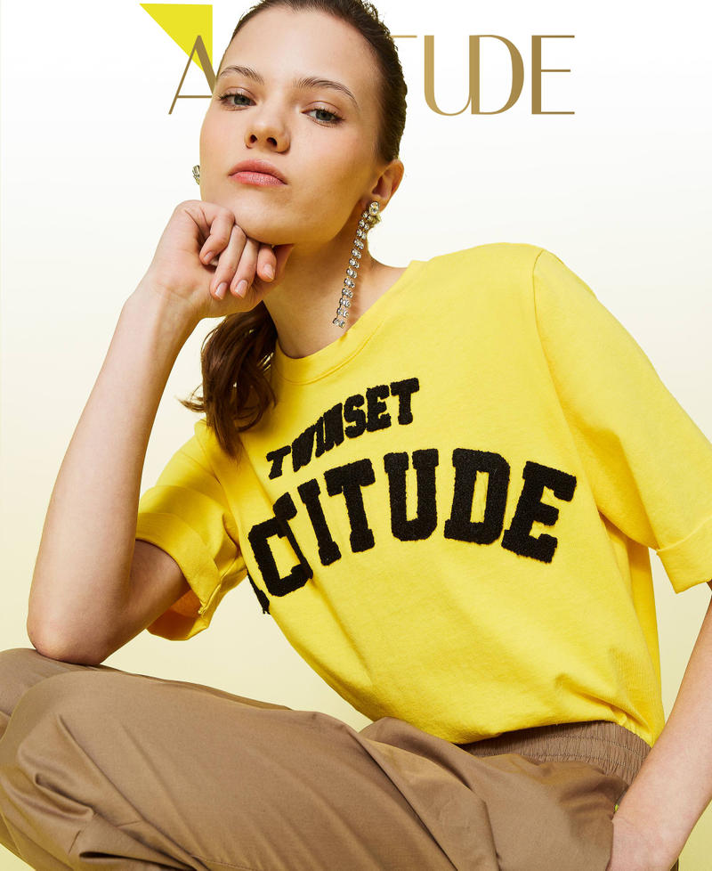 Regular t-shirt with logo embroidery