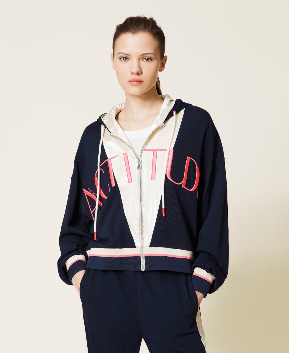 Hoodie with inserts and embroidered logo