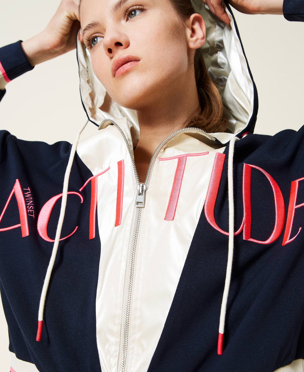 Hoodie with inserts and embroidered logo