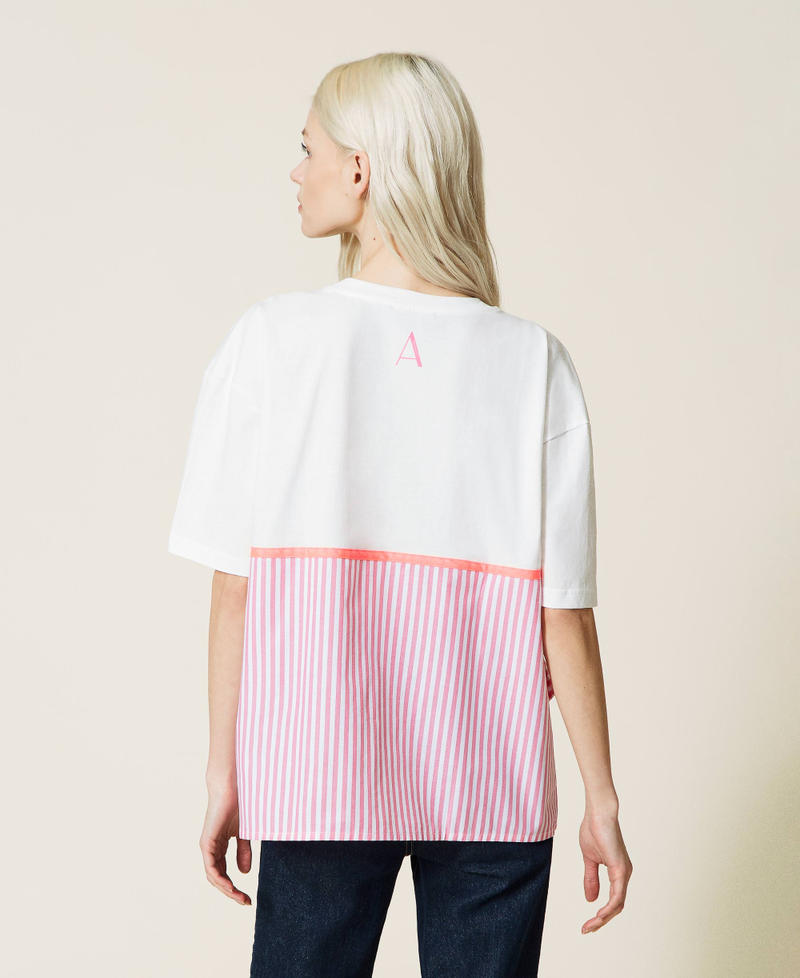 Camiseta con inserción a rayas y Vichy Bicolor Off White / Rosa «Hot Pink» Mujer 221AT2250-05