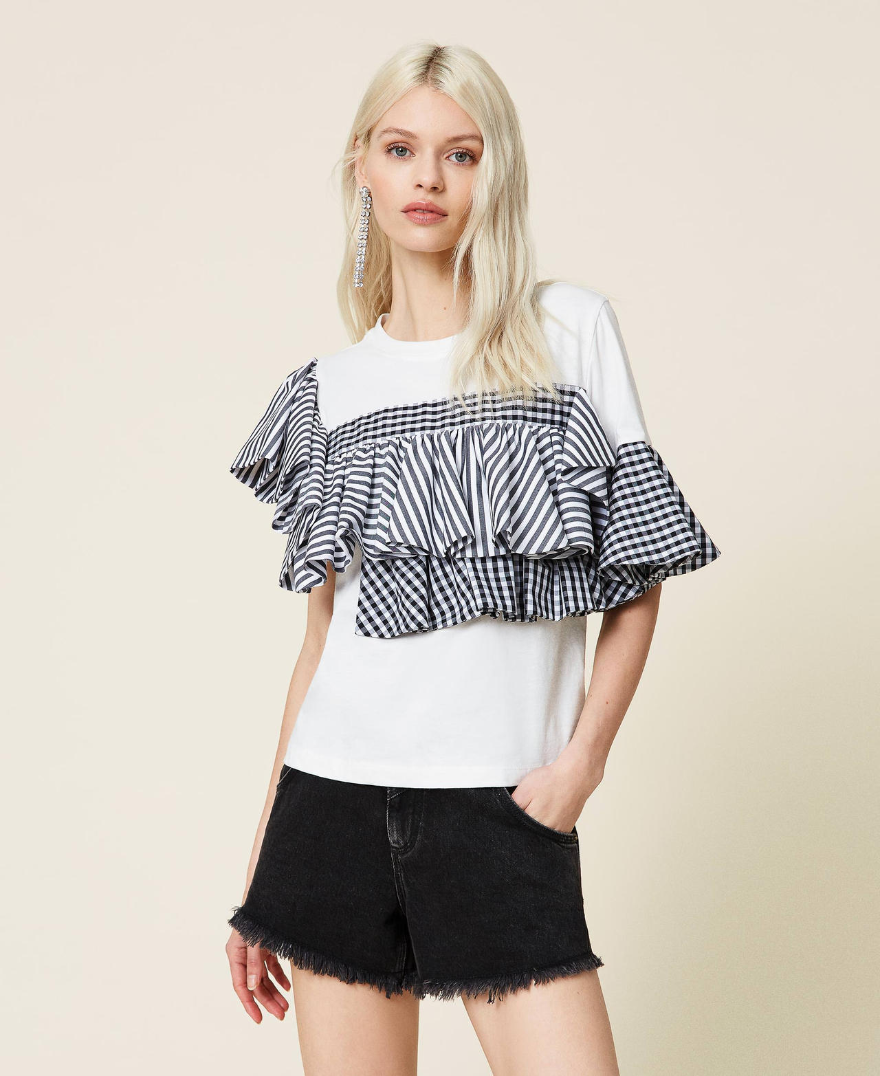 T-shirt with gingham and striped flounces Two-tone Off White / "Hot Pink" Woman 221AT2253-02