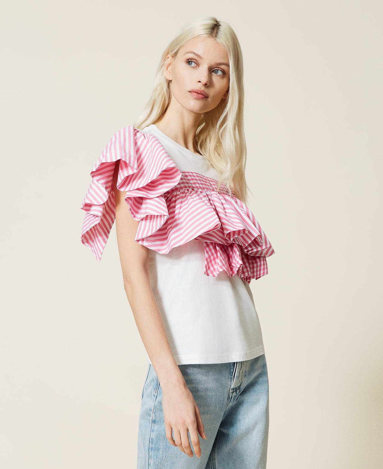 T-shirt with gingham and striped flounces