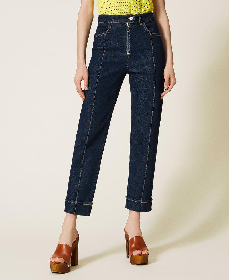 Straight-Leg-Jeans mit Aufschlag Dunkler Denim Frau 221AT2303-05