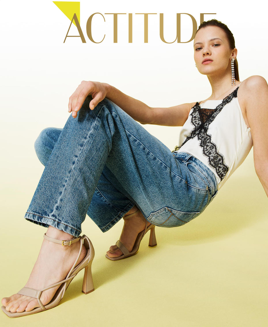 Regular jeans with overlapping closure