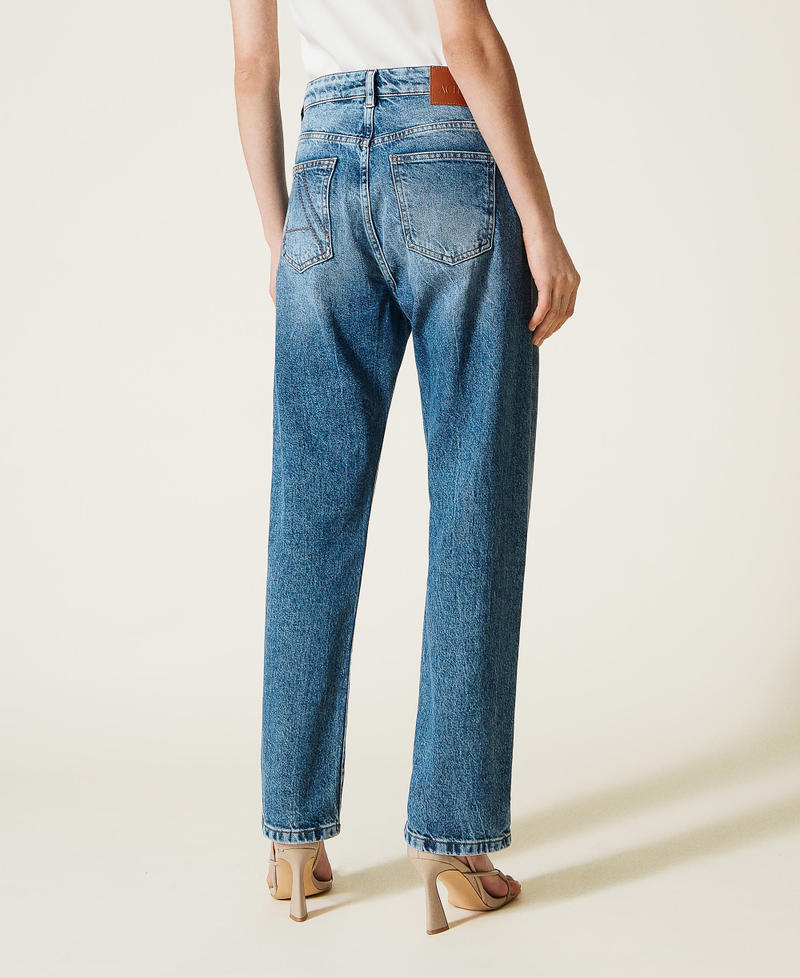 Regular jeans with overlapping closure