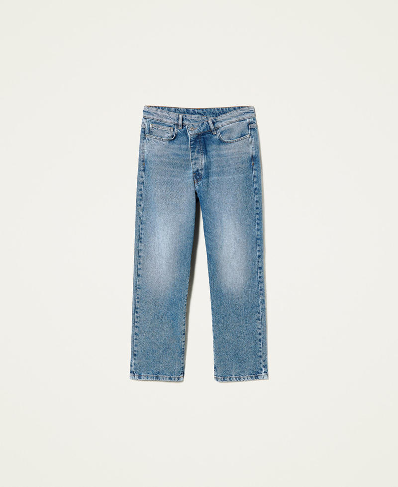 Regular jeans with overlapping closure