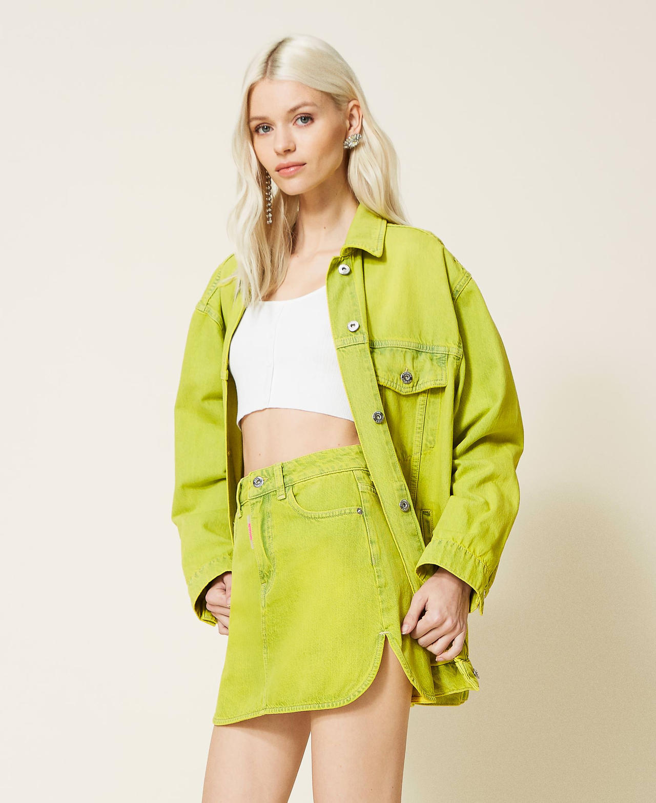 Mini-jupe en jean surteint