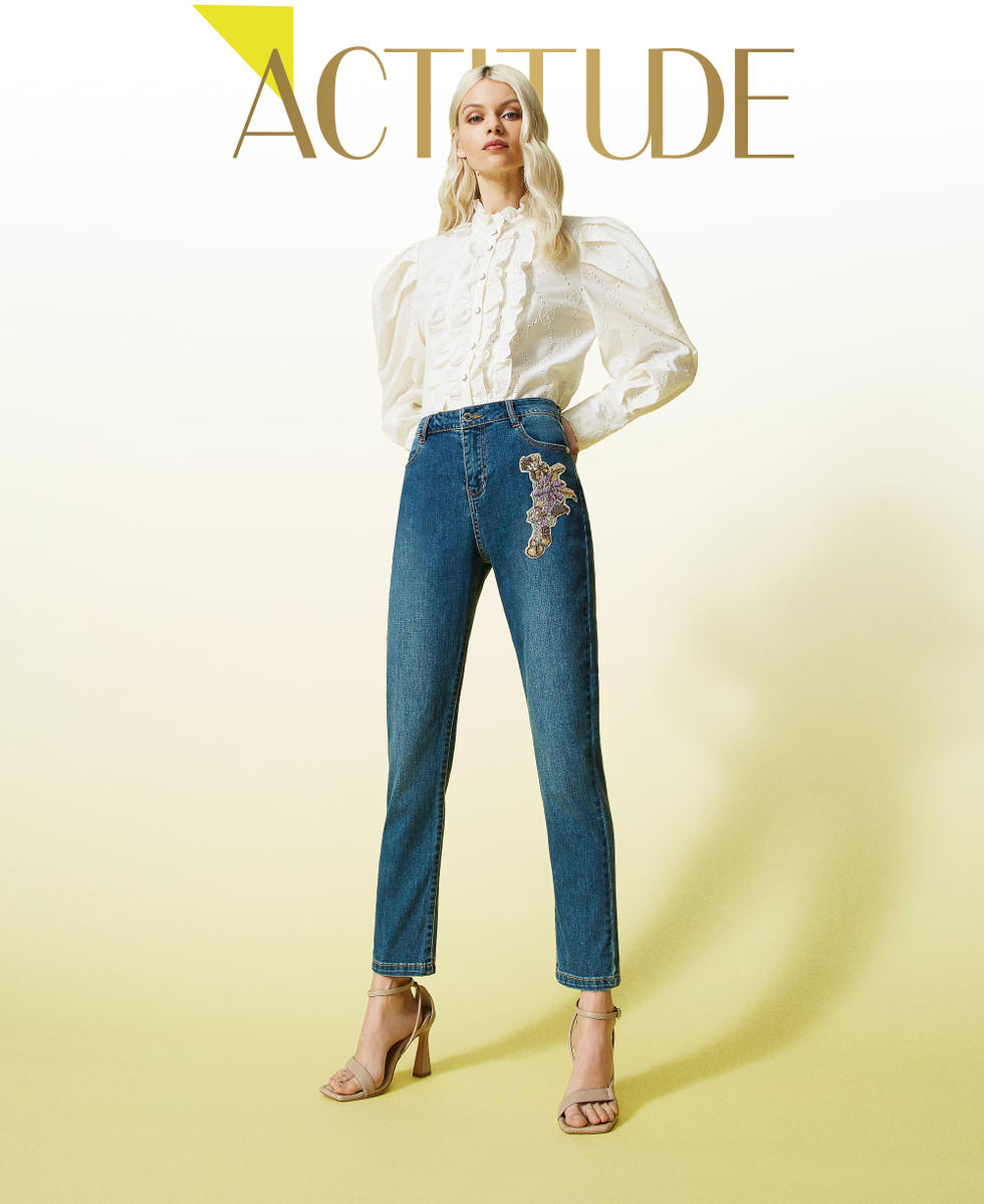 Jean girlfriend avec patch brod&eacute;