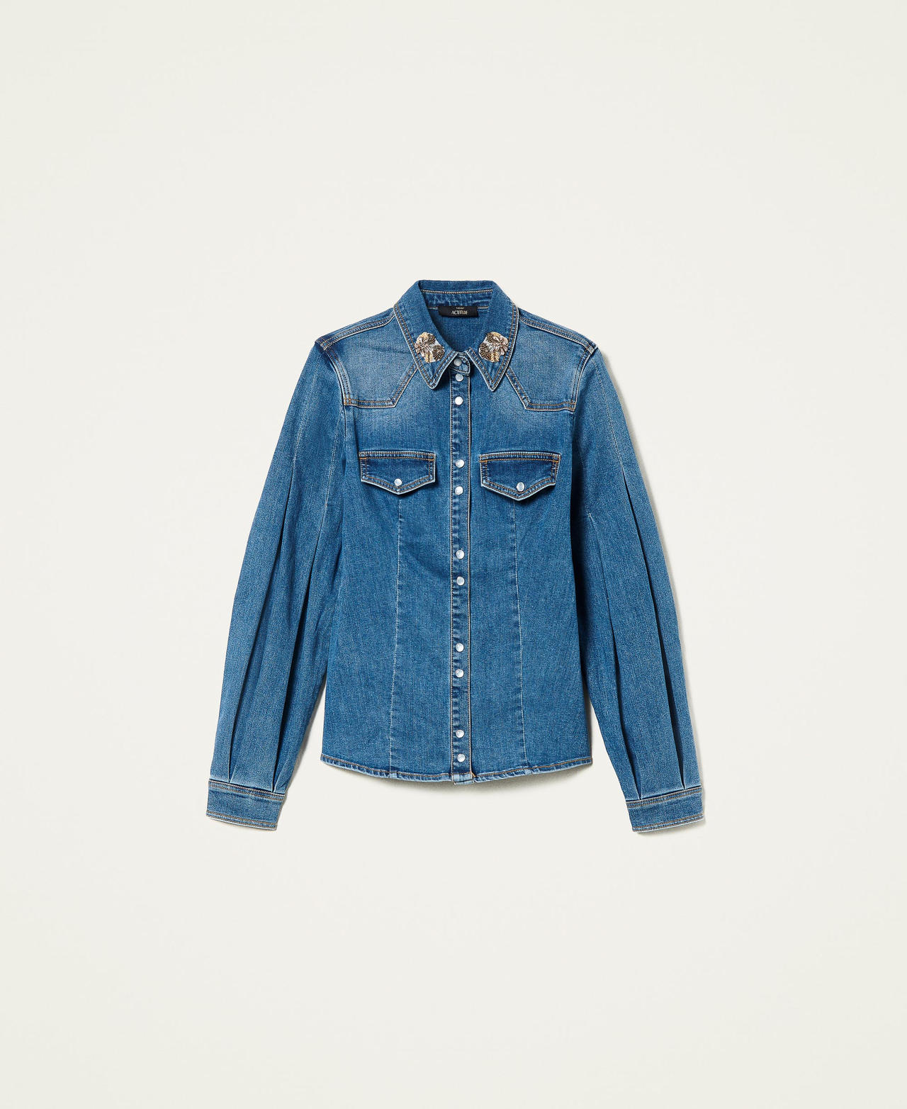 Camicia in jeans con patch ricamati