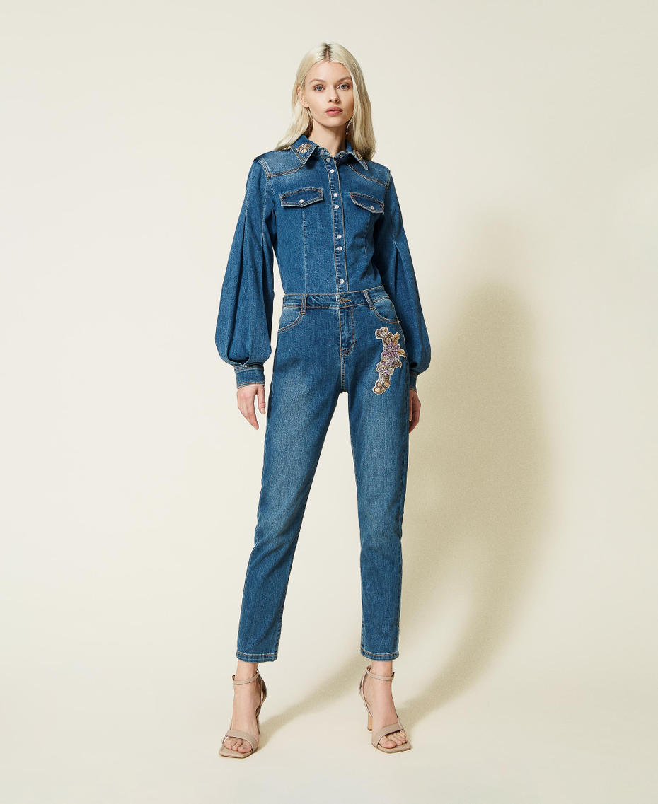Джинсовая рубашка с вышитыми патчами