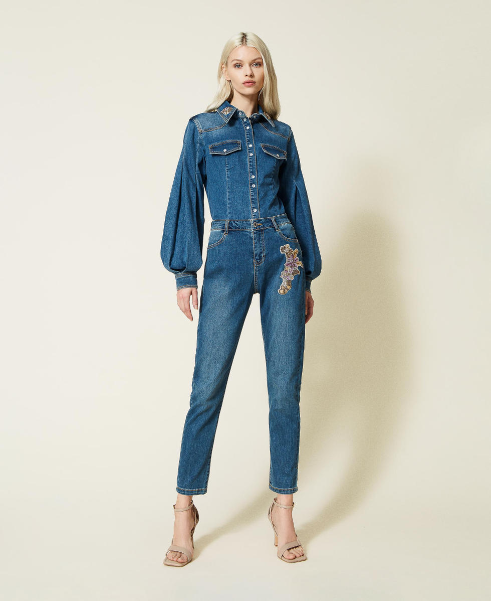 Camicia in jeans con patch ricamati