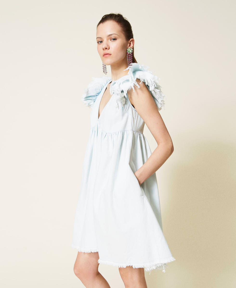 Robe en jean avec manches effiloch&eacute;es