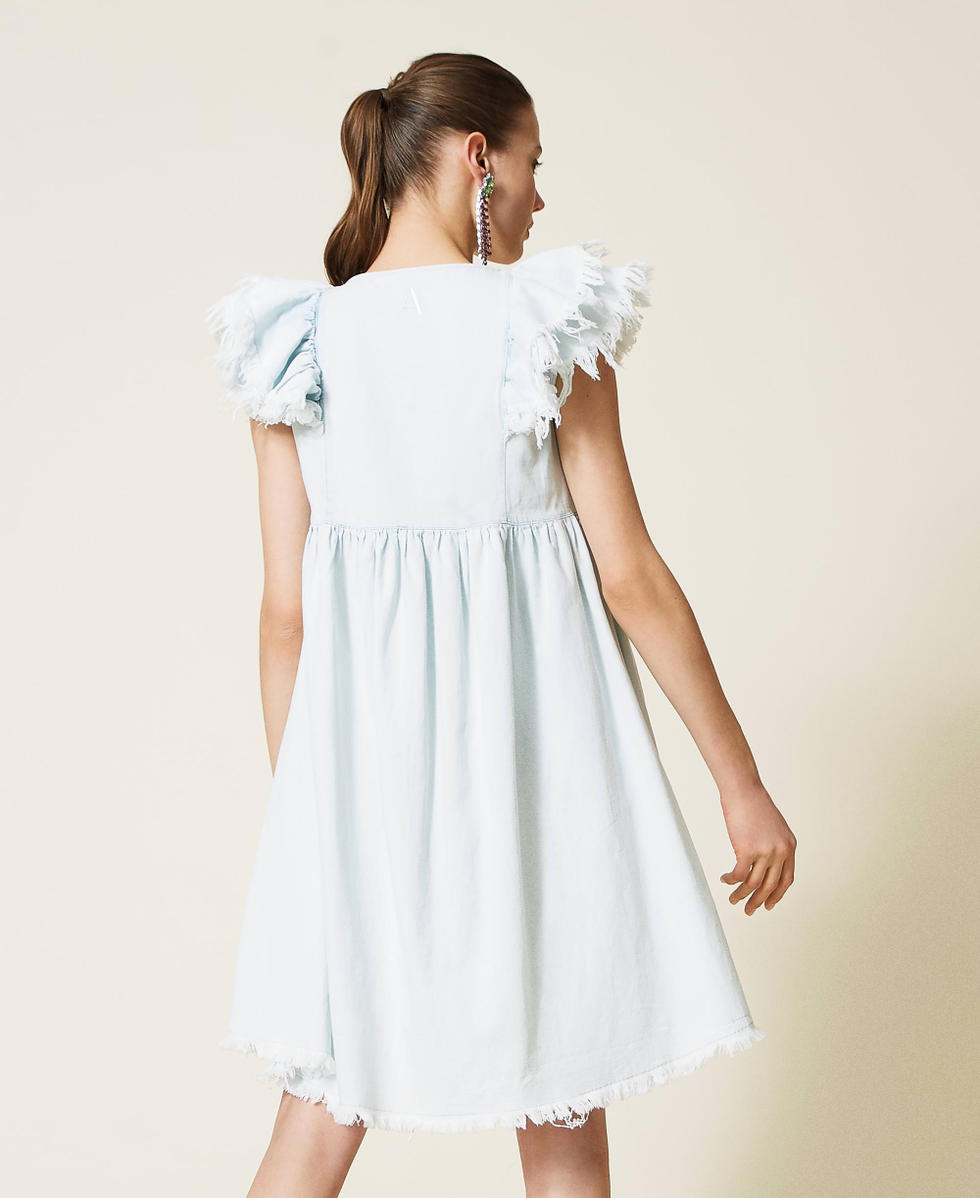 Robe en jean avec manches effiloch&eacute;es