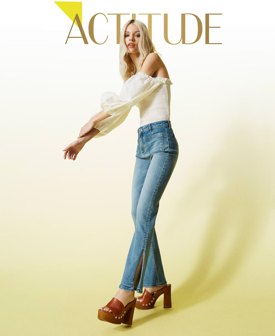 Flared jeans with appliqu&eacute;d pockets