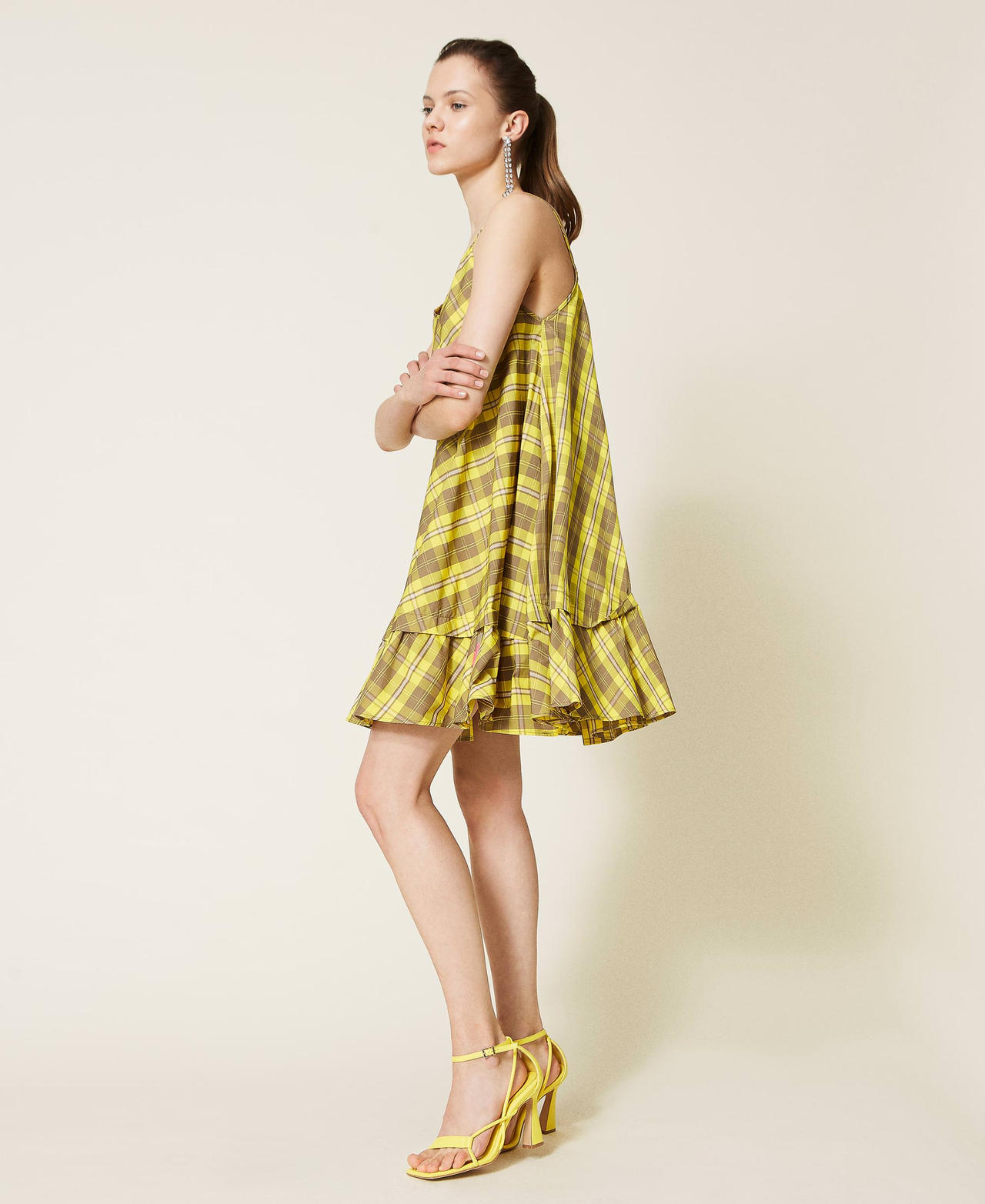 Kariertes Kleid aus Taft Karos Leuchtendes Gelb Frau 221AT2411-03