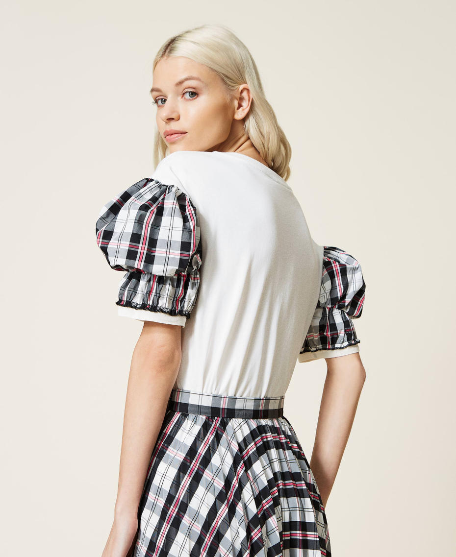 T-shirt avec manches en taffetas &agrave; carreaux